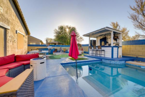 Putting Green and Hot Tub Goodyear Retreat!